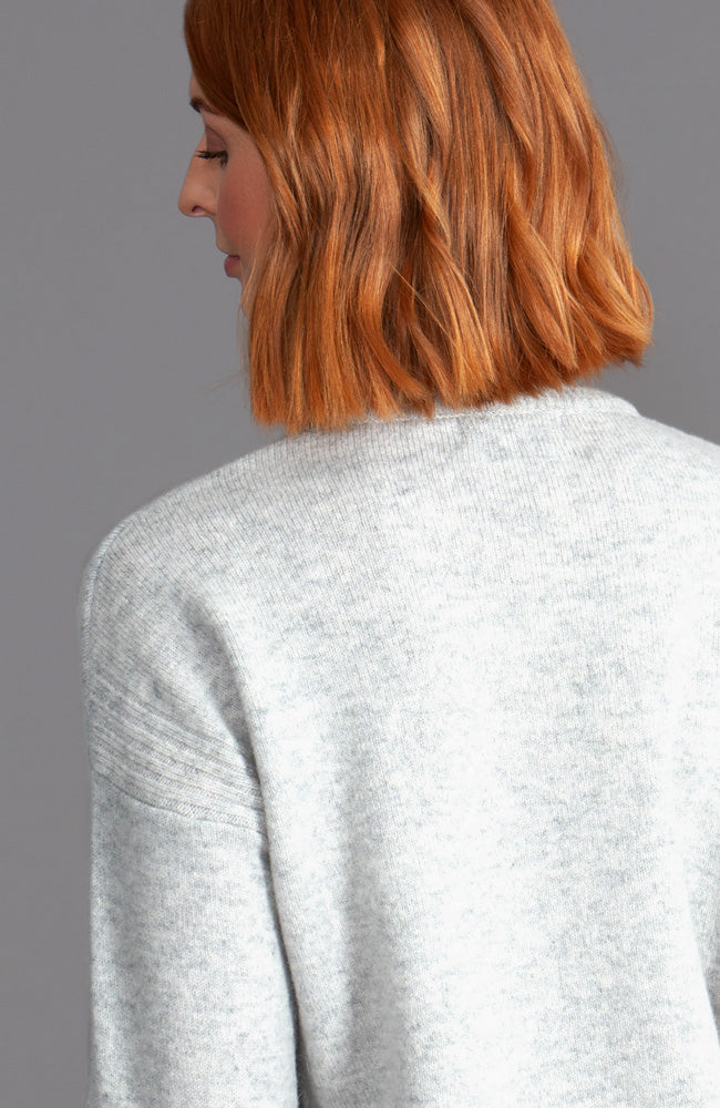 Damen-Pullover aus reiner Lammwolle mit überschnittener Schulter