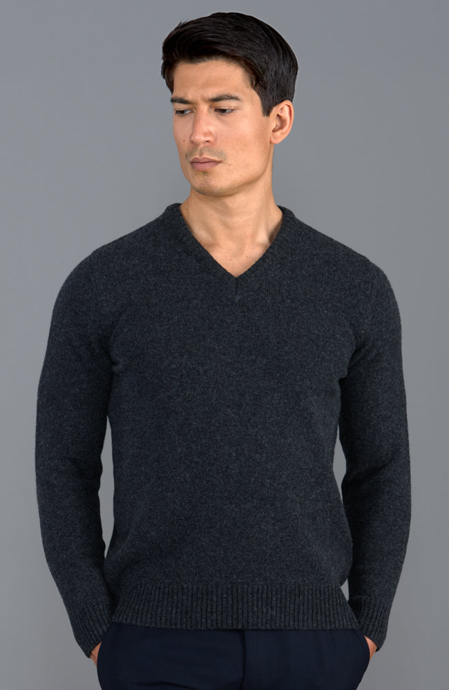 mens luxury made in England v neck lambs wool quality jumper